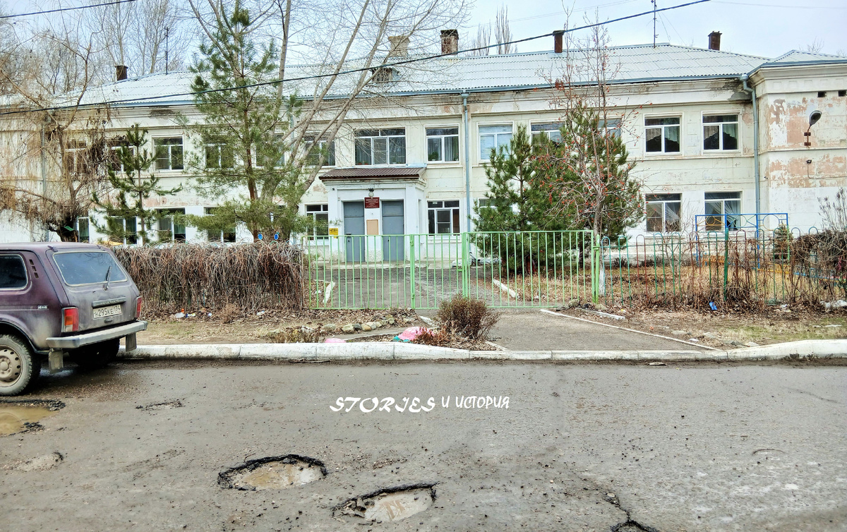 Удивительно, но здание детского сада во дворе комплекса домов на Армавирской сохранилось. Фото автора: детский сад № 3 на ул. Армавирской, 5. Из-за окраски стен его называют "зеленый детский сад". 
