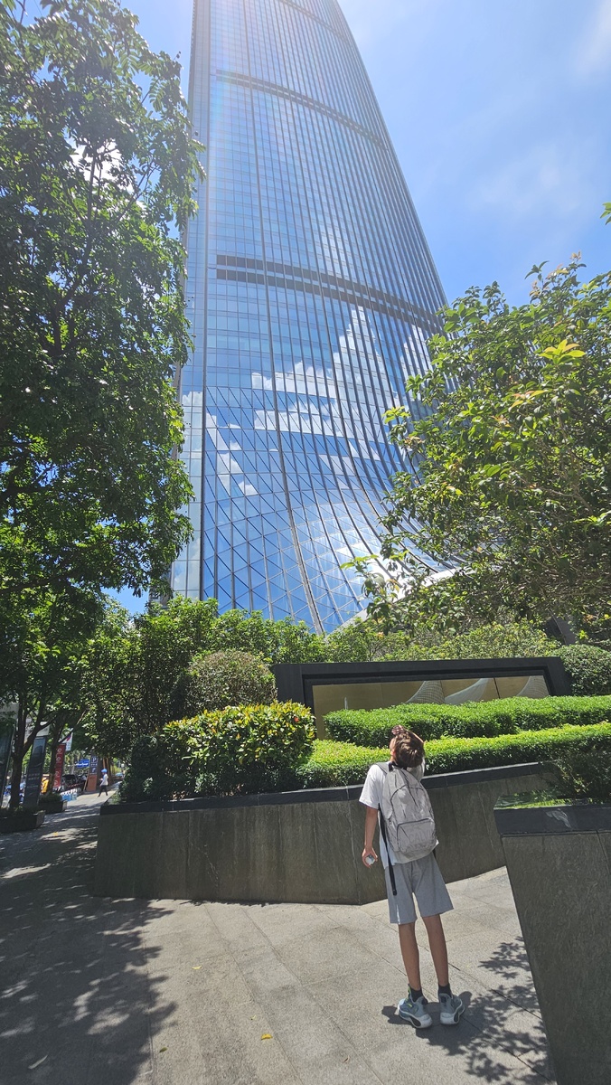 Главный вход в здание. 