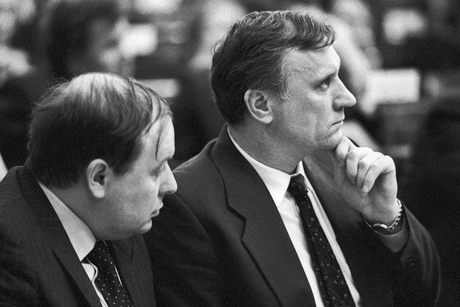 Егор Гайдар и Геннадий Бурбулис. Фото ТАСС.