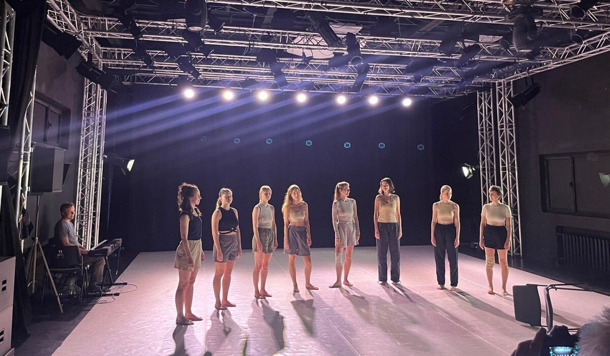     Посмотреть и (не) пожалеть: танцевальный спектакль "Свидетели хаоса"