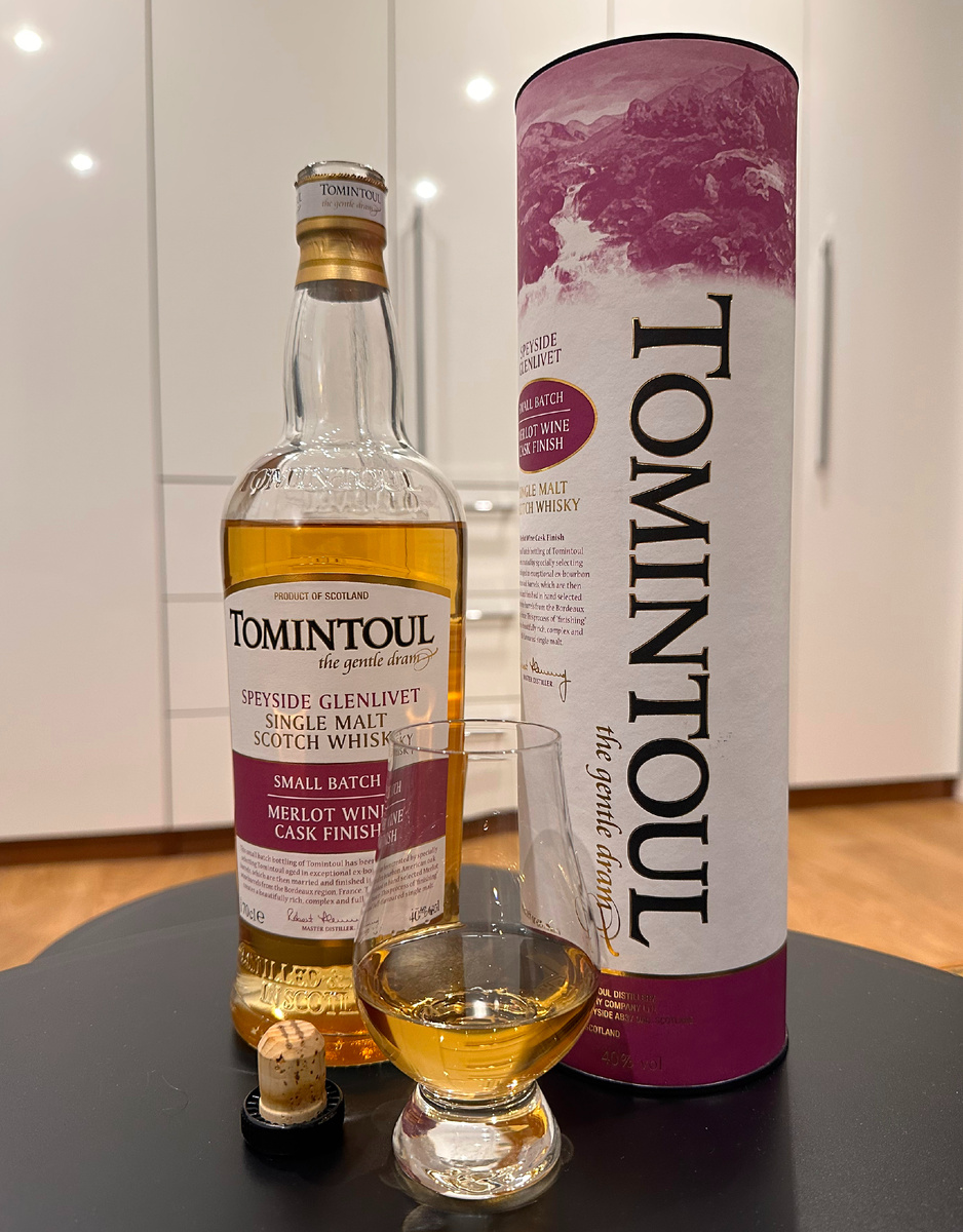 Оформление тубы и этикетки стильное.