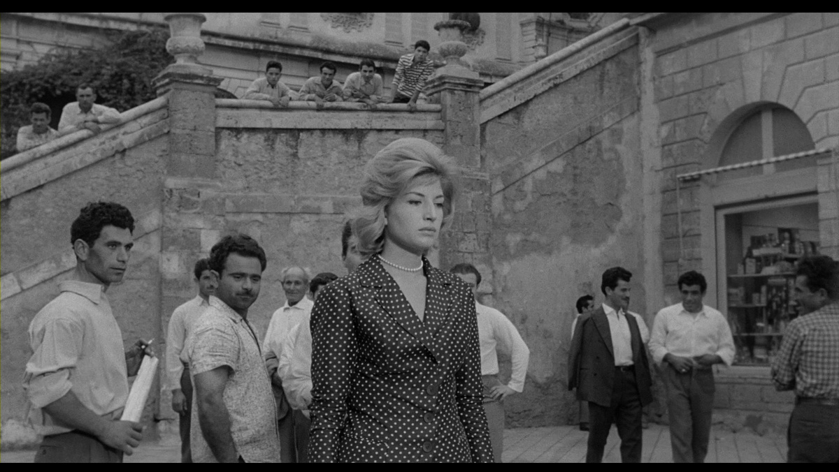 кадр из фильма "Приключение" Антониони