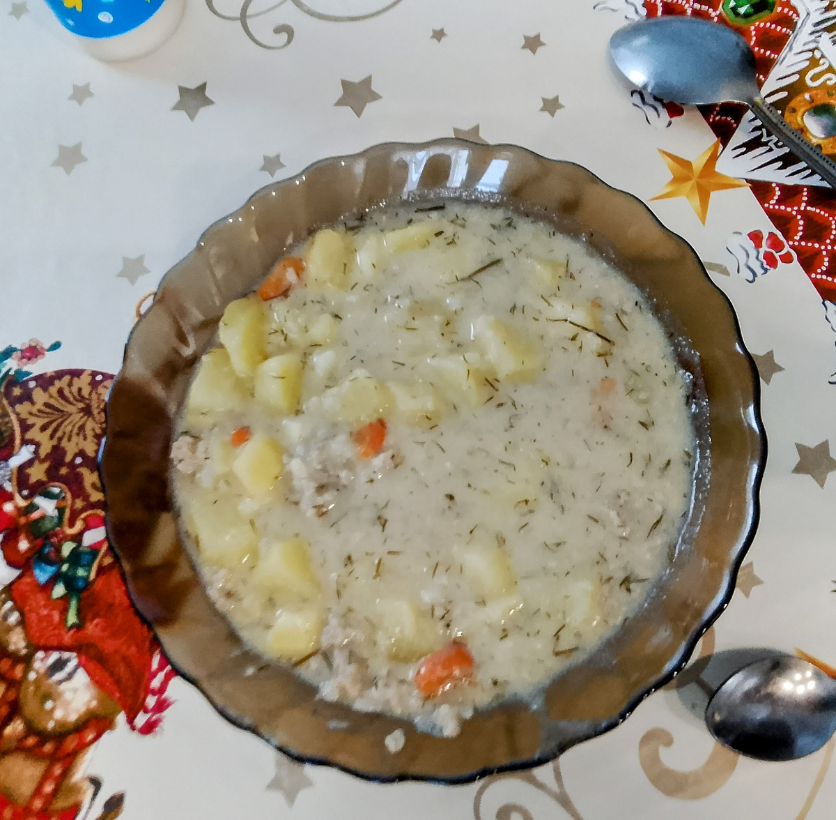 Я помню когда мы были маленькими моя бабушка также делала картошку только вливала молоко, и это было у меня самое вкусное блюдо