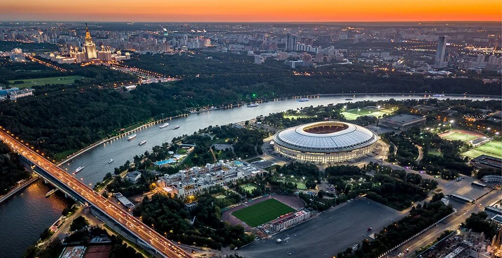 Москва, Лужники, вид издалека