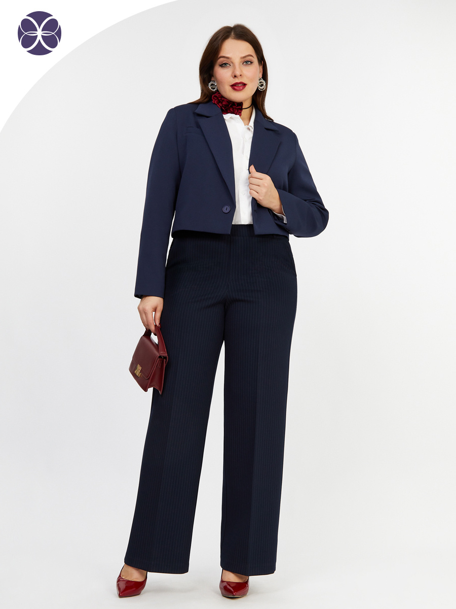 Притягательный синий — для тех, кто хочет добавить в свой образ немного цвета.