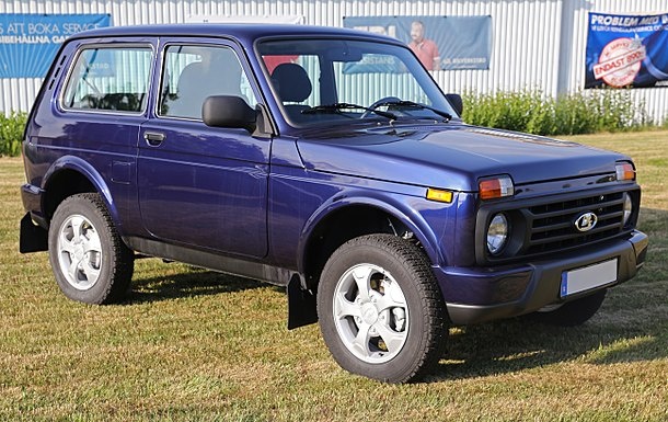 Lada Niva- легендарный советский внедорожник малого класса с несущим кузовом и постоянным полным приводом. 