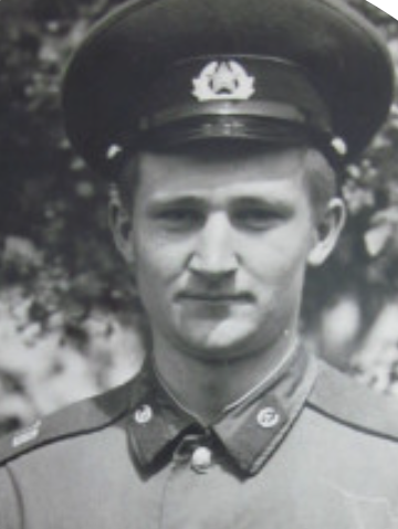 Рядовой ПВ КГБ СССР О. Богданов. СССР, 1982 год 