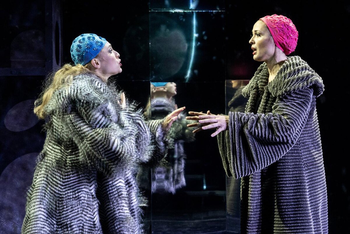 Екатерина Девкина (Рыбачка) и Анна Гарнова (Балерина). Елена Лапина