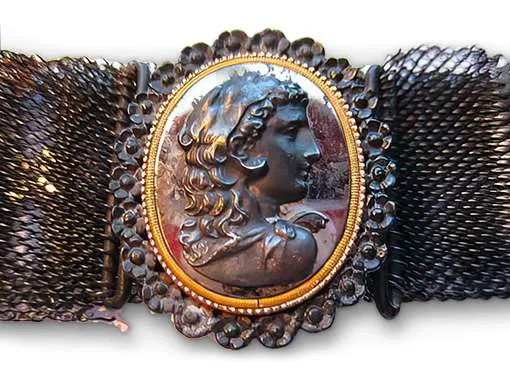 Браслет из берлинского железа в классическом стиле. Источник: zanardifonderie.com