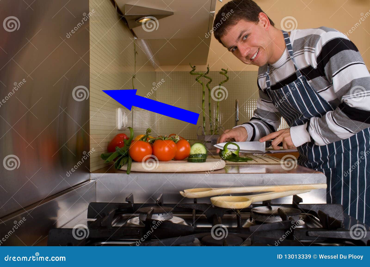    Парень на кухне: найди отличия за 20 секунд!