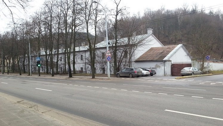 Фото автора: На снимке здание военной комендатуры Вильнюса и гарнизонной гауптвахты. В настоящее время здание сохранило своё назначение, но уже для литовской армии.