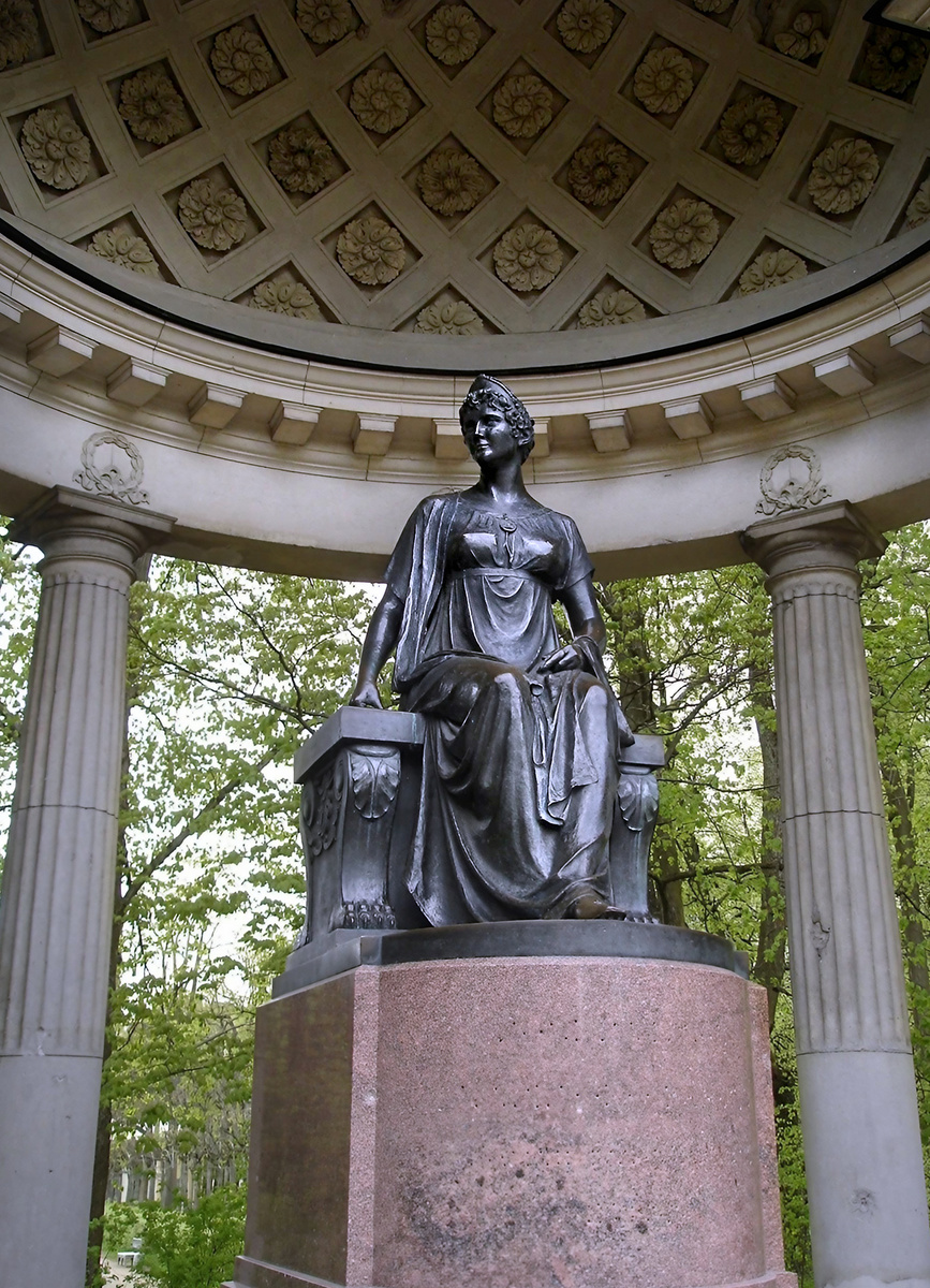 Мария Фёдоровна, жена Павла I. Парк Павловского дворца.