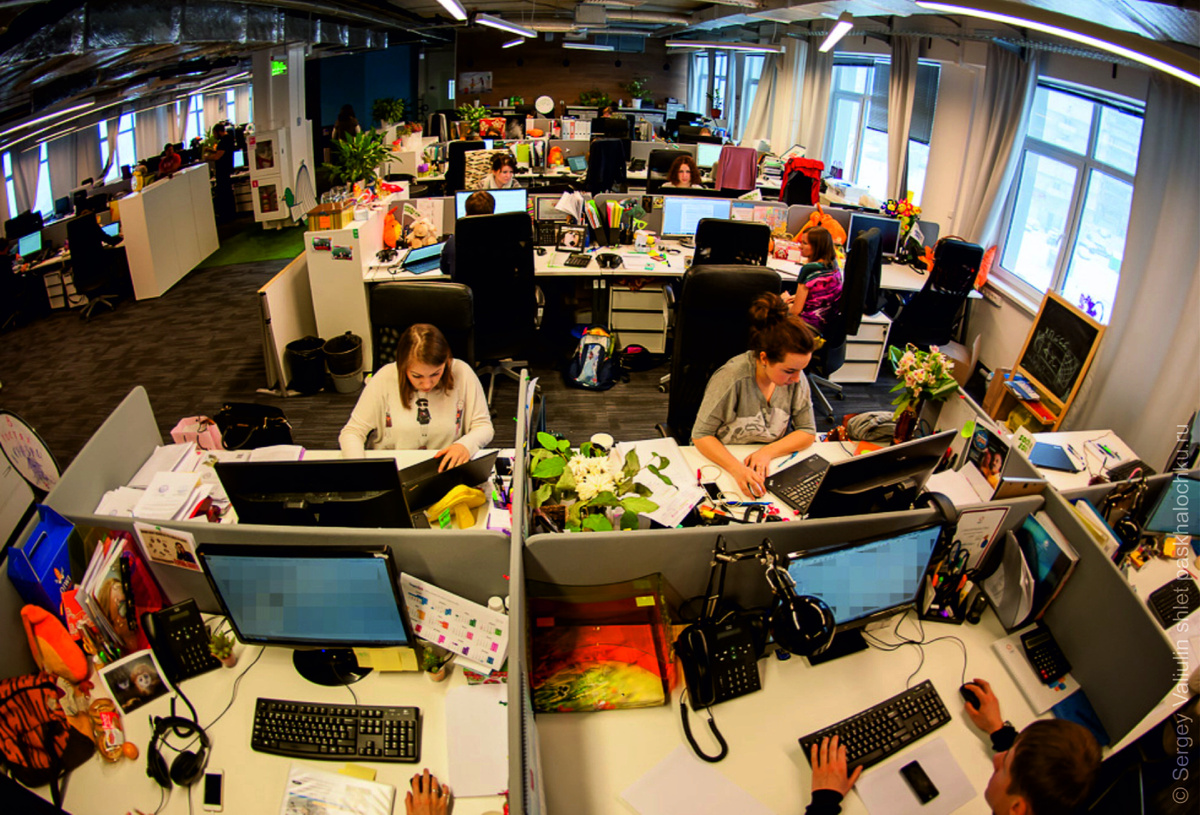 На фото есть пасхалка. Пишите варианты в комментариях.