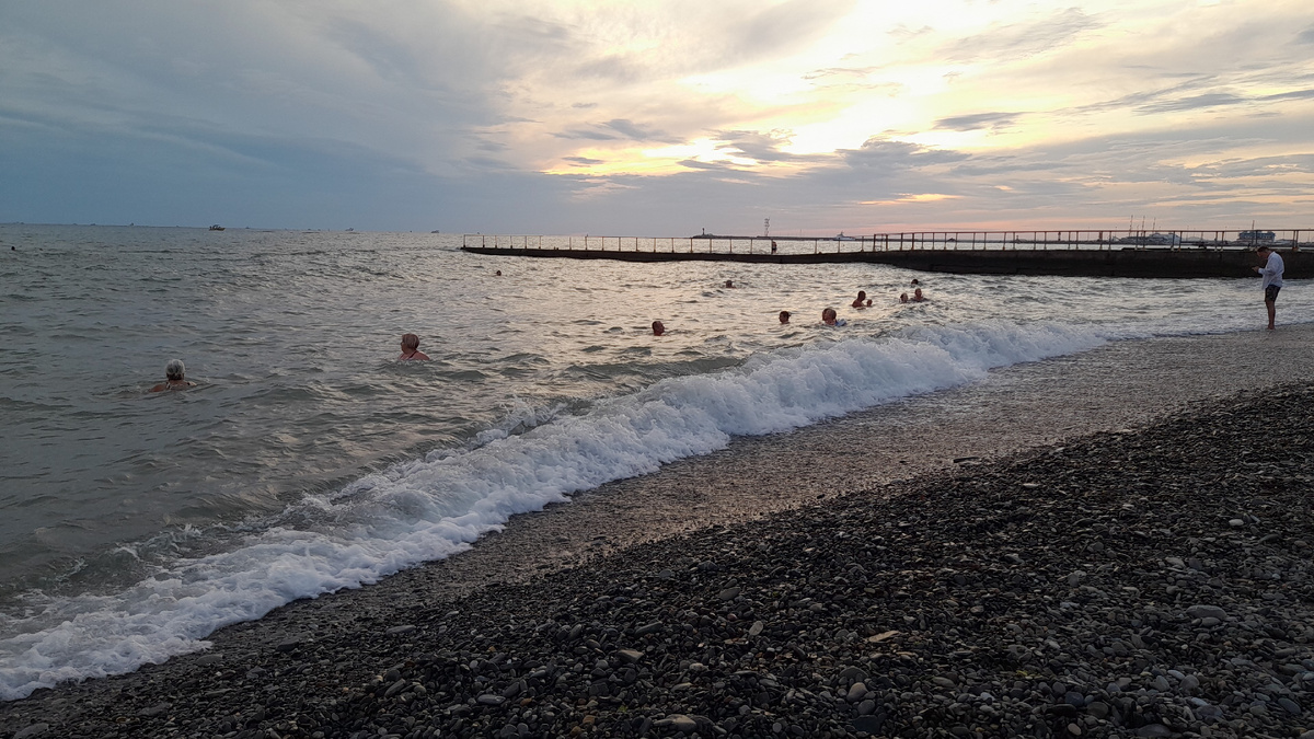 Закат на побережье прошлым летом