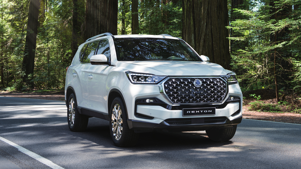 фото с https://kgm.ru/models/rexton?admin=1