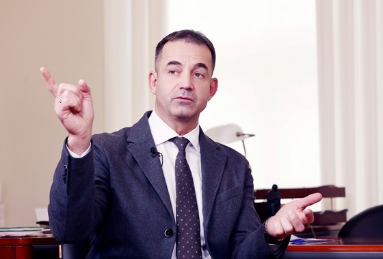    Дмитрий Певцов