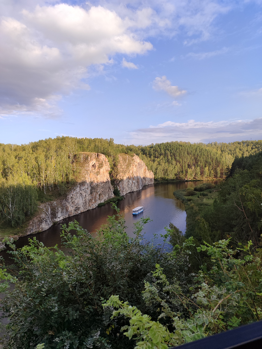 Вид на реку Исеть и скалу Филин