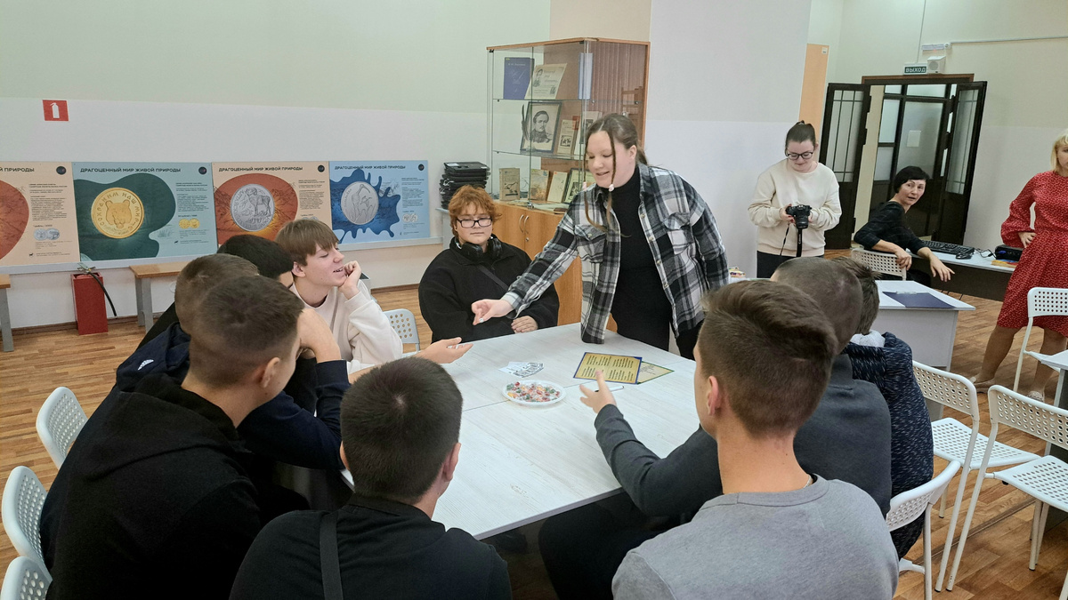 Это я тут провожу игру по Пушкинской карте, которую мы разработали.