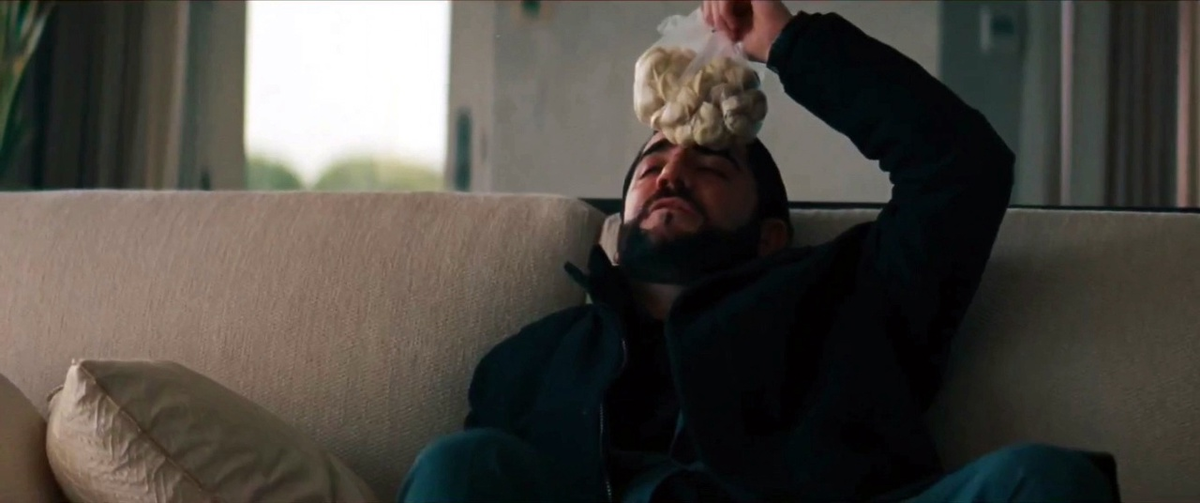 — или дурак...
— или дурак...