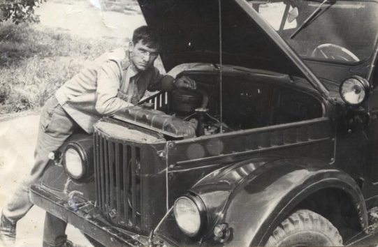 Фото автора. Армейский джип, с рулём от 21 "Волги".