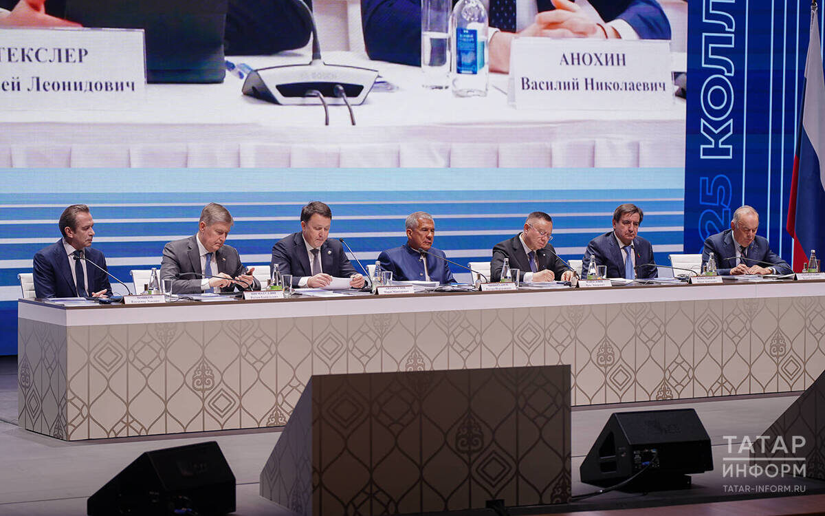 Заседание итоговой коллегии министерства строительства, архитектуры и ЖКХ прошло сегодня в новом здании театра им. Камала. Фото: © Владимир Васильев / «Татар-информ»