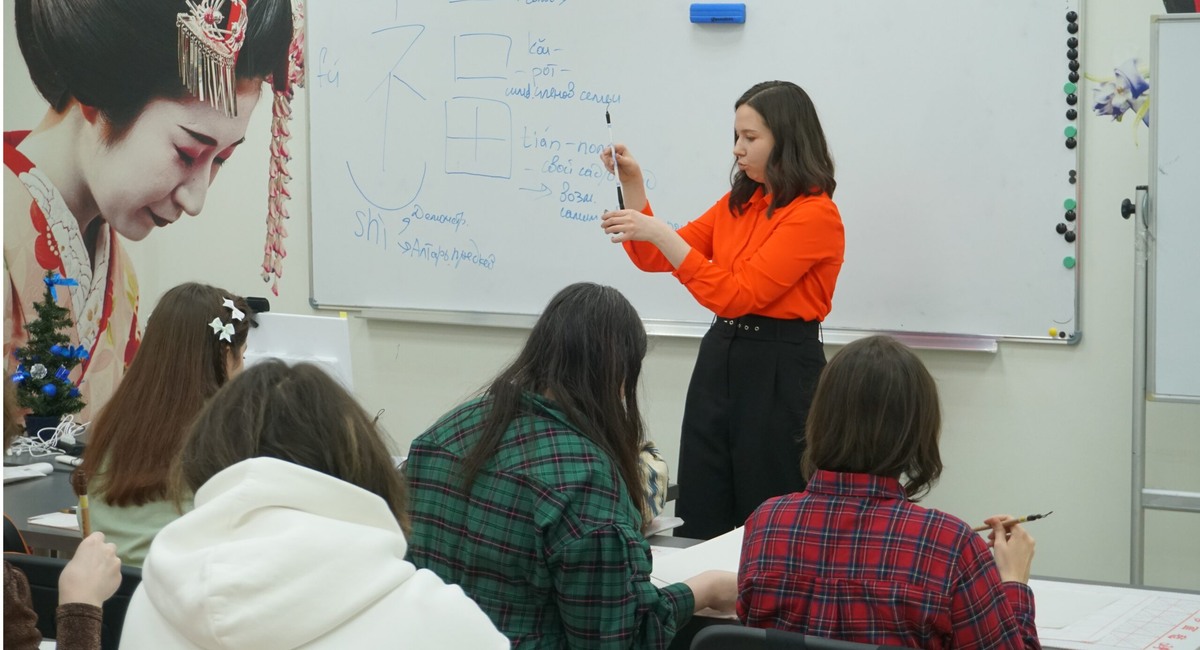 Частицы выражают отношение говорящего, организуют дискурс.