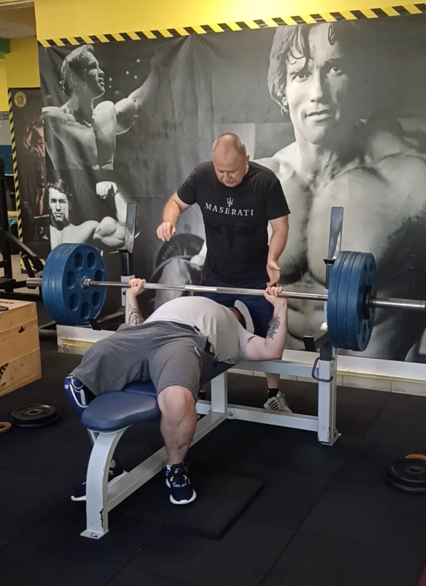 Жим 145 кг. Собственный вес 83 кг. 