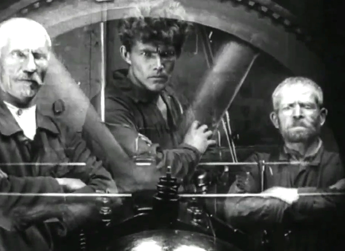 Кадр из кинофильма "Стачка", 1924 г., режиссер Сергей Эйзенштейн, сценаристы Григорий Александров, Илья Кравчуновский, Сергей Эйзенштейн (скриншот) 