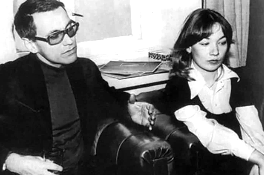 на фото Андрей Кончаловский и Елена Коренева в молодости