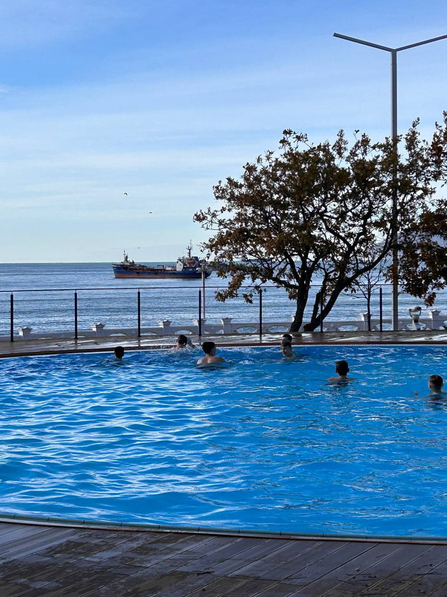 Открытый басссейн Здравницы