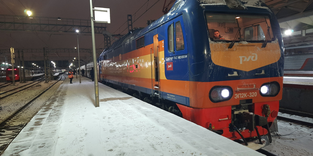 Каков изнутри в 2025 году «Мегаполис» – один из немногих в России частных поездов, которому почти 20 лет