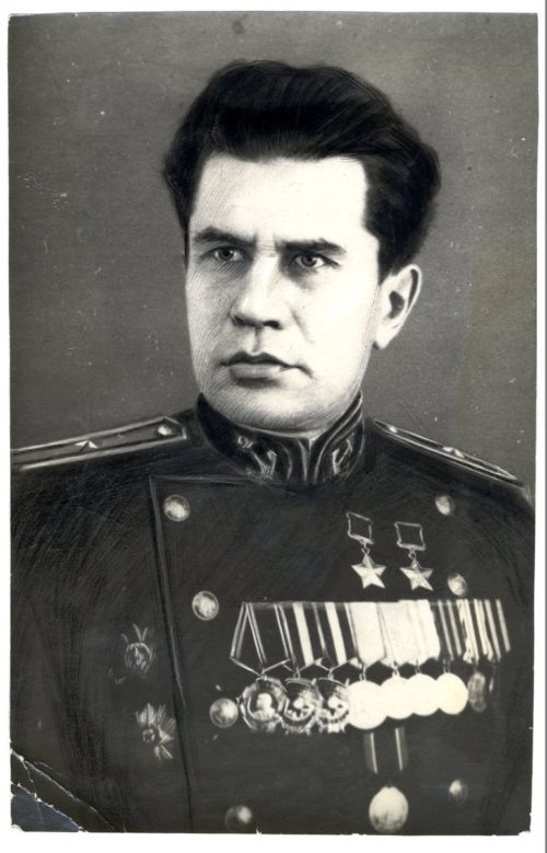 (Дважды Герой Советского Союза Виктор Леонов)