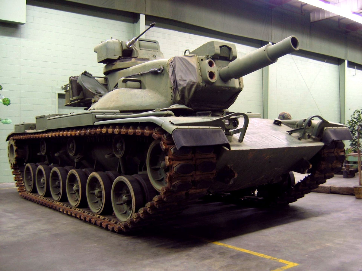 M60A2 Starship. Выглядит круто, но из-за многочисленных проблем с комлексом вооружения танк прослужил недолго. Всего по этой программе переоборудовали более 500 машин