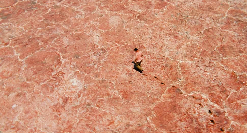 Кадр из фильма «The Constant Gardener». Режиссер: Фернанду Мейреллиш. Производство: Blue Sky Films, Epsilon Motion Pictures, Film Council, Focus Features, Potboiler Productions, Scion Films Limited, Studio Babelsberg, Studio Canal. Прокат: Парадиз