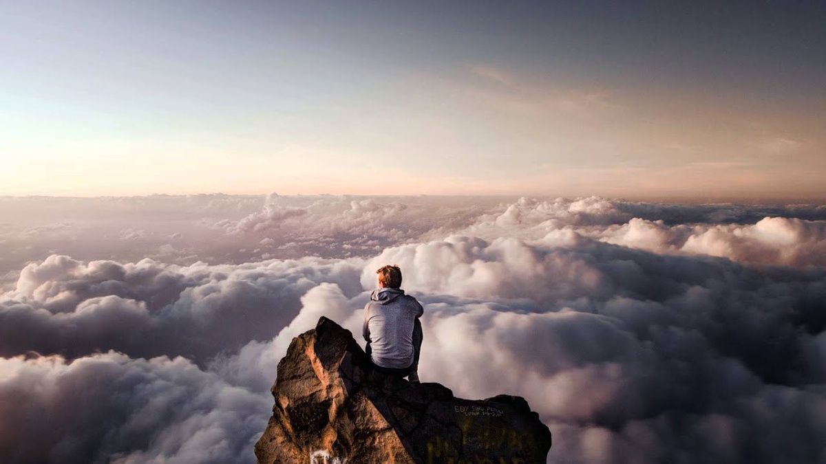 Фотография с сайта: https://www.shazam.com/id-id/song/1286749690/float