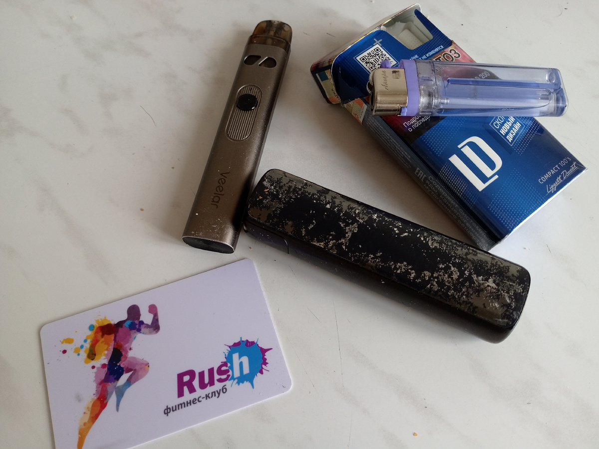 Убери лишнее, и увидишь, сколько появится свободного места... Даже на этом столе!