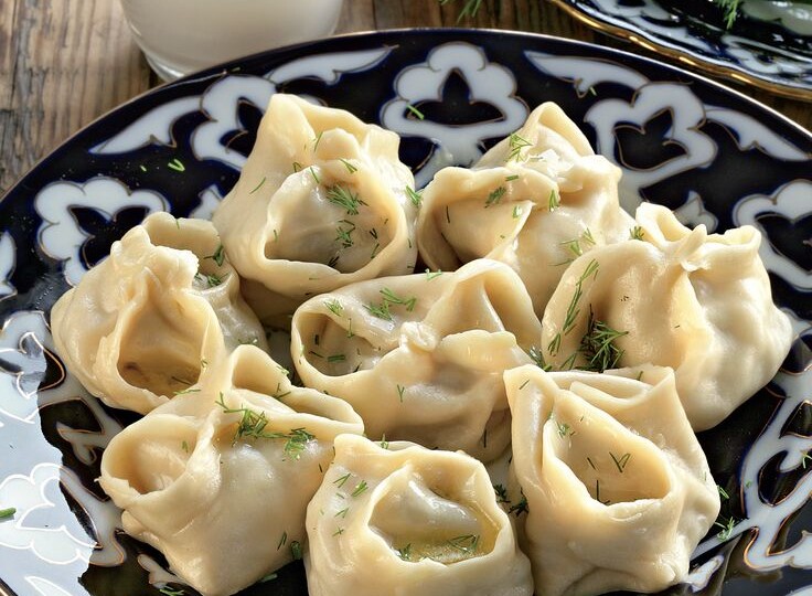 Сочные манты: Лайфхаки для идеальной начинки и тонкого теста, которые никогда не разваливаются