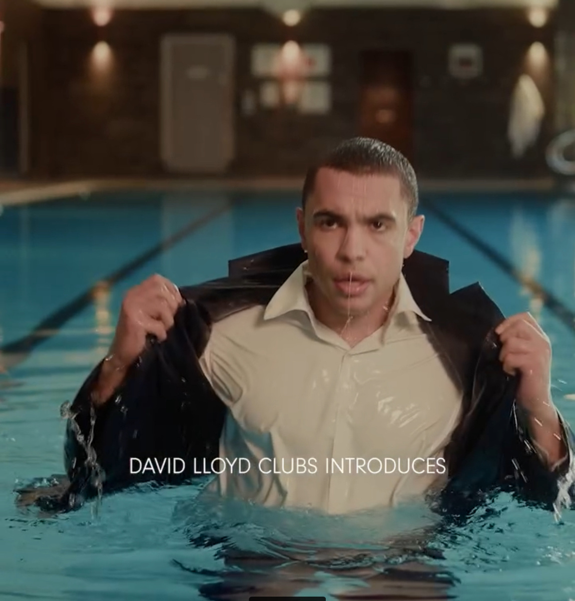 David Lloyd Clubs представила водонепроницаемую офисную одежду для плавания  