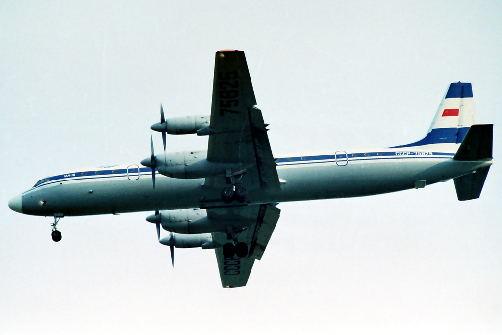ИЛ-18 в полёте. Фото из открытых источников интернета.