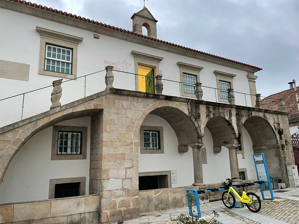 Здание музея вышивки