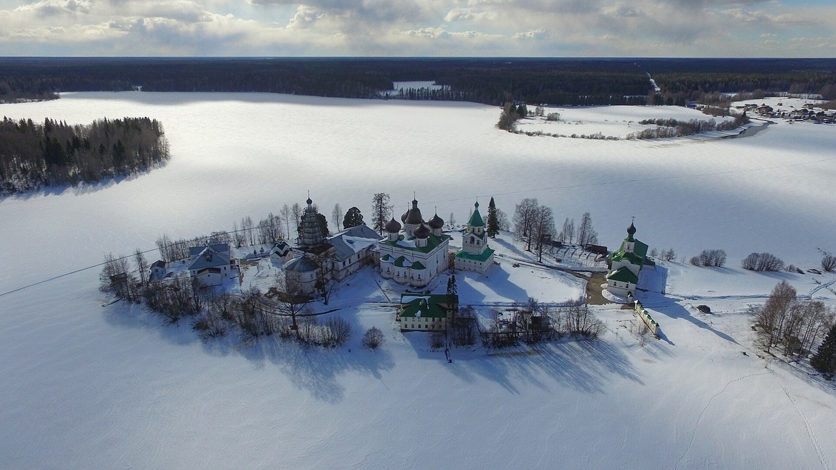 Антониево-Сийский монастырь, в который был сослан монах Филарет (Романов).