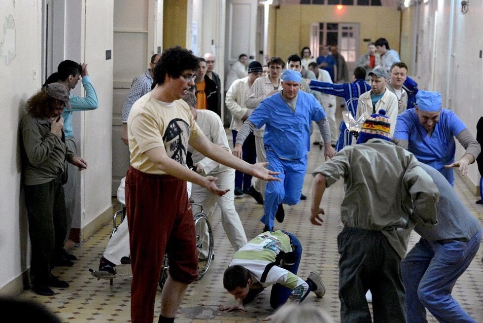 психбольница.