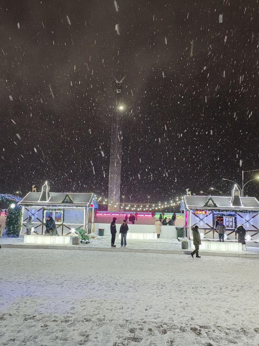 Фото автора. Самара, площадь Славы.