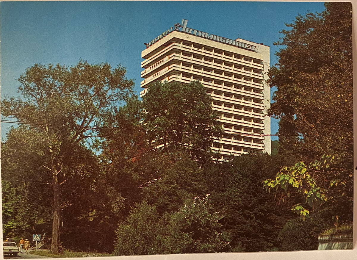 Автомобилист. Фото с сайта https://dzen.ru/a/ZcpCf1pQfQcrKQHk. Взято с Яндекс.Картинки