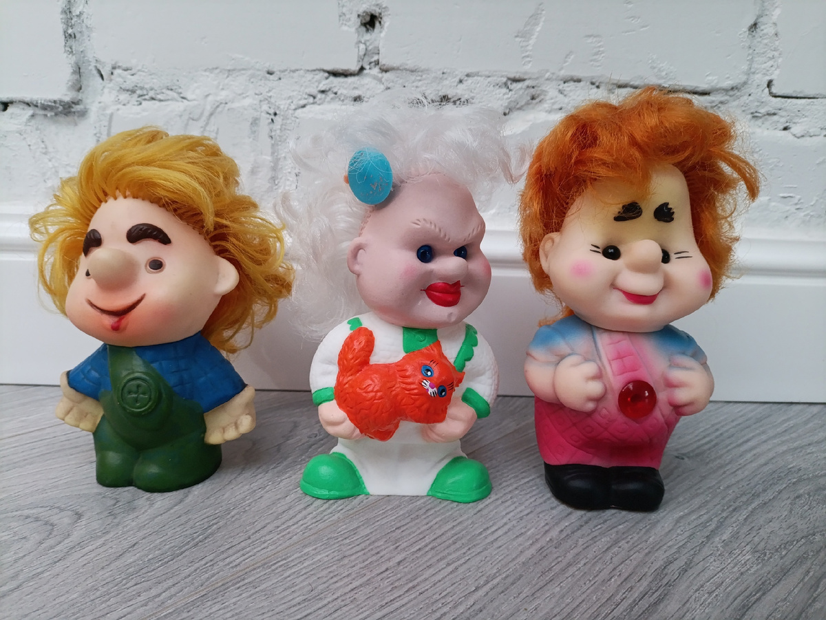 Вот как можно было перепутать? Тем более, Карлсон в дружбе с котами не был замечен ранее. 