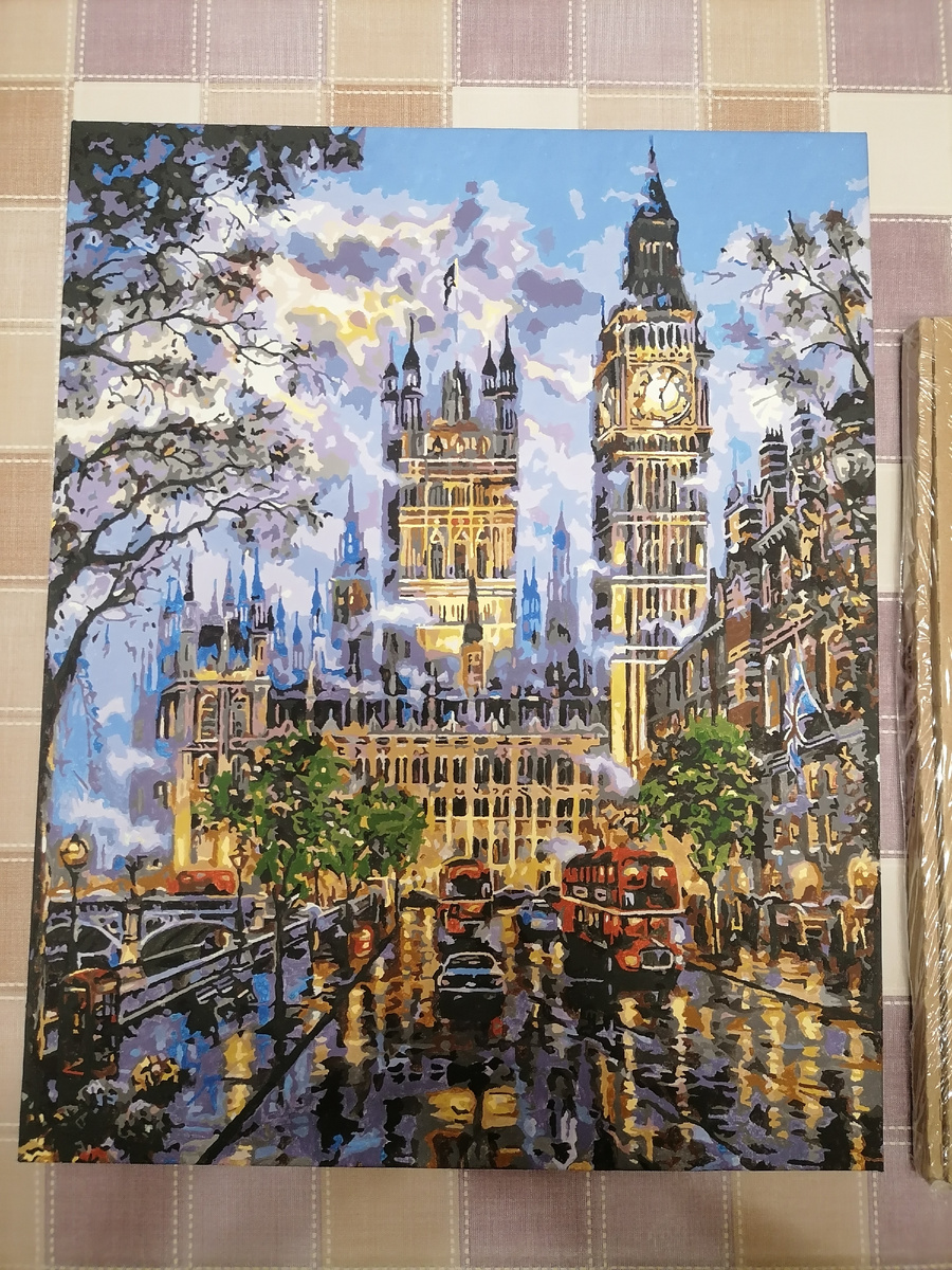 Вчера закончила. 4 месяца её раскрашивала. Результат очень нравится. Очень сложно, обязательно нужно иметь лупу, ну или очень хорошее зрение. 