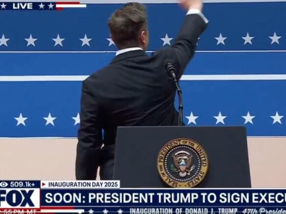    Илон Маск на церемонии инаугурации / кадр из трансляции