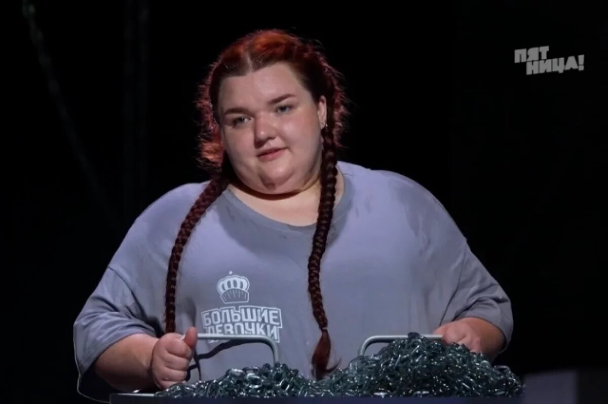    Лиза замужем за любимым человеком, но стесняется раздеваться перед ним.