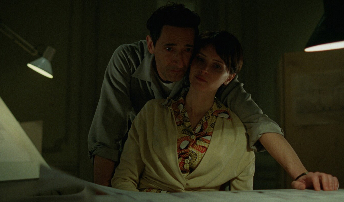 Кадр из фильма «Бруталист», 2024