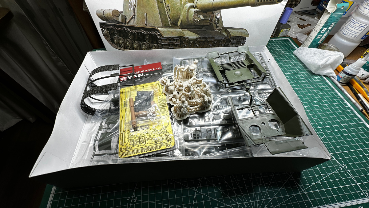 Посмотрел, по составу и по допам, оказалось есть интересный наборчик Yan model pe-35047, его вроде бы достаточно, чтобы собрать нормальный ИСУ. 